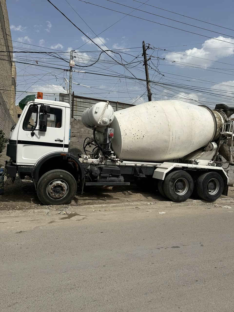 السلام عليكم سياره خباطة للبيع جدر ت٩متر مكينة مال سياره ٨ موديل ٩٩بس قماره مبدلةرقم بغداد تحويل ثاني يوم سياره جاهزه للعمل سعر خاص رقم الاستفسار *********** العنوان بغداد
