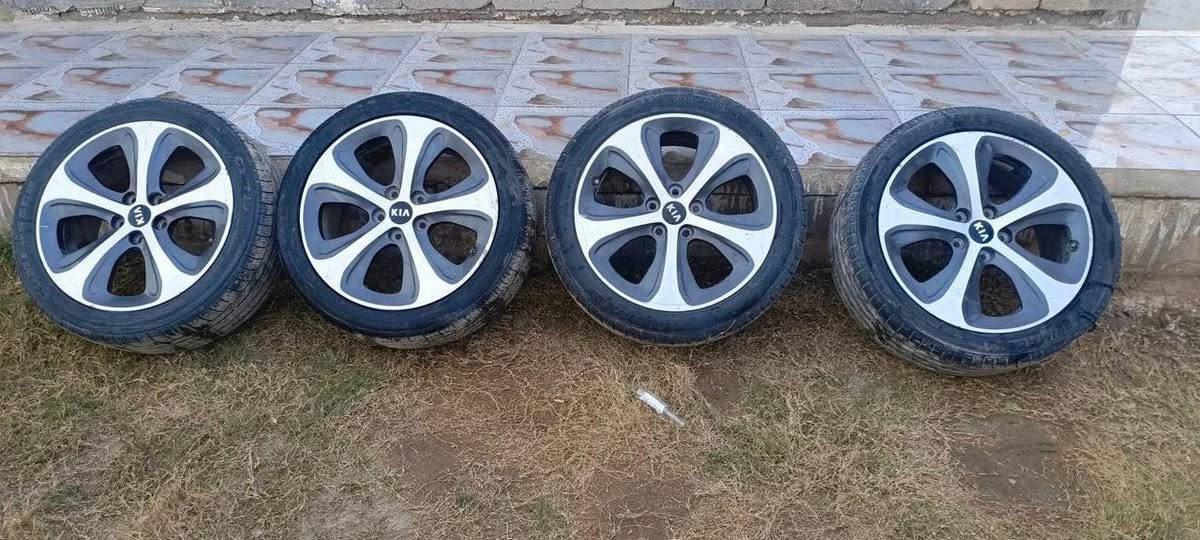 السلام عليكم
تخم ويل ١٨ 
نظافة ٩٠٪؜ ماكو عواج 
مع الاطارات  قياس٢٢٥/٤٥/١٨
للبيع
اطار واحد منتهي طاك بي سيم

***********
