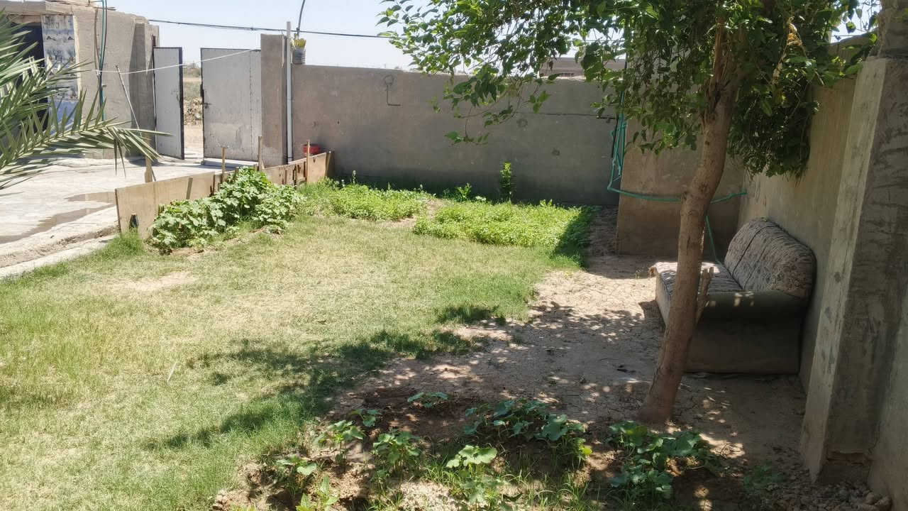 السلام عليكم البيت لبيع غرفتي +السبقال +صاله +حمام +مطبخ خاري مطبخ  دخل +مضيف ساحت المساحت 500متر تقاطع نهروان ***********رقم
