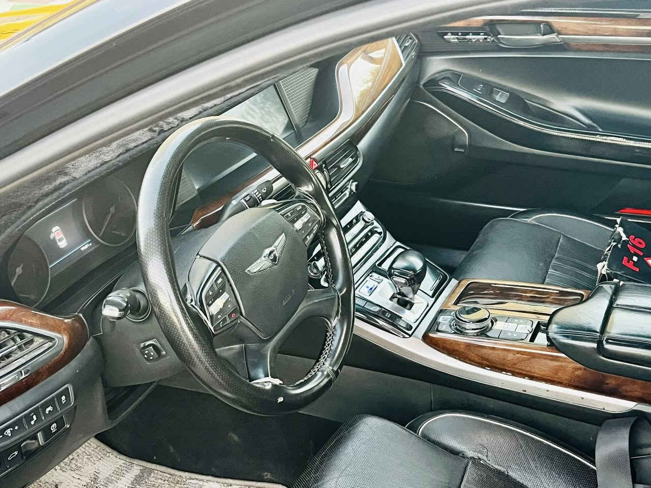السلام عليكم
جنسز g90 2017

                                                                         H trak.   

السياره فول مواصفات اعلى فئه

كامرات 360 درجه 

رادارات 360 درجه 

حساسات 360 درجه 

فتحة سقف

عدسات متحركه مع الستيرن

كشنات جلد تدفئه تبريد

تبريد مركزي ثلاث قطع 

جنطه كهرباء فتح وغلق 

مكينه V8 5.0  

كير طياره 

ستيرن كهرباء وتدفئه

وضعيات قياده 6

اتو هولد 

داتا شو ( هيداب دسبلي ) 

نظام ملاحه كامل 

بردات 3 كهربائي 

قياده اليه 

نقط عماء

سماعات ودمامات نوعيه فاخره

الجنسز معروف بالمتانه والمواصفات الهواي 

سنويه باسمي ورقم جديد وهزه جديده 

يعني تحويل مباشر 

مكاني بابل ***********

السعر 220
