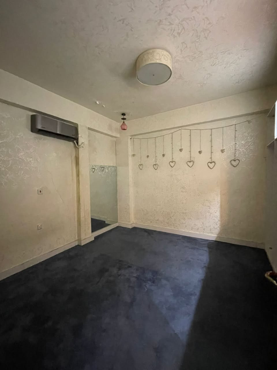 السلام عليكم من رخصت الادمن شقق ومكاتب تجاريه ليجار تصلح مكاتب تصلح شركات الموقع الكراده سده العرصات كلشي متوفر بيه مصعد ٢٤ ساعه كراج سيارات التواصل على الرقم *********** واتساب مفتوح
