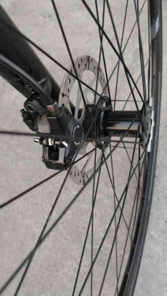 بسم الله الرحمن الرحيم 
دراجه ماركة cannondale الأمريكية
حجم 28 فريم ارتفاع فريم L
بريكات دسك حديث 
تك ماشة
وياله كانوندل
سستم شيمانو ديور 9*3
وياله بولبرن 
ماشة شفت بولبرن
مكاني موصل وهذا رقمي *********** او واتساب وجزاكم الله خيراً
