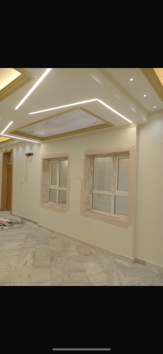 للبيع دار بناء جديد حي السواق شارع ٢٥ م خلف المدارس طابقين ٦ غرف نوم وصالتين واستقبال ومطبخ البناء فول راقي  السعر ٥٦٠ مليون مع المجال للاتصال 
*********** 
*********** 
مجتبى معله 
او مراجعه مكتب ضي الحسن للعقار النجف الاشرف حي الزهراء شارع الكيات مقابل جامع الزهراء
