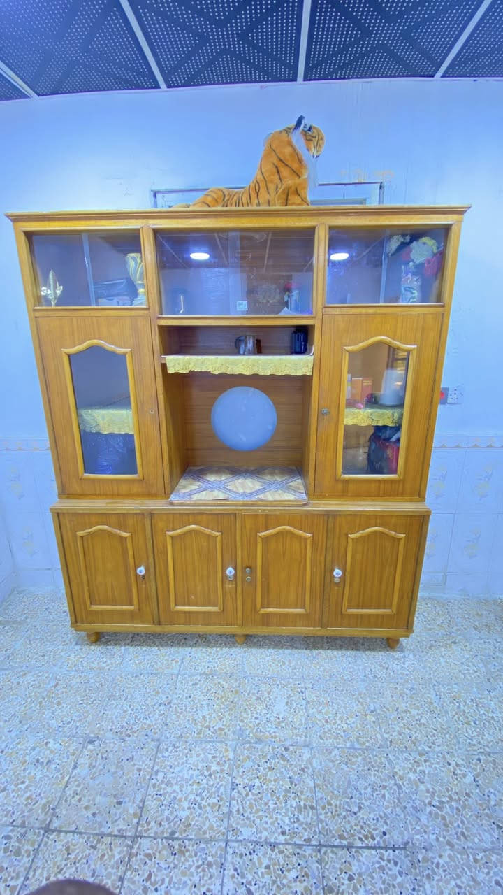 معرض للبيع شغل درجه أولى خشب صاج يصلح 

معرض للمواعين او مكتبه 

ارتفاعة مترين وعرض 175س 

سعرة ٤٠٠وبي مجال 

العنوان خور الزبير :  للاستفسار ***********
