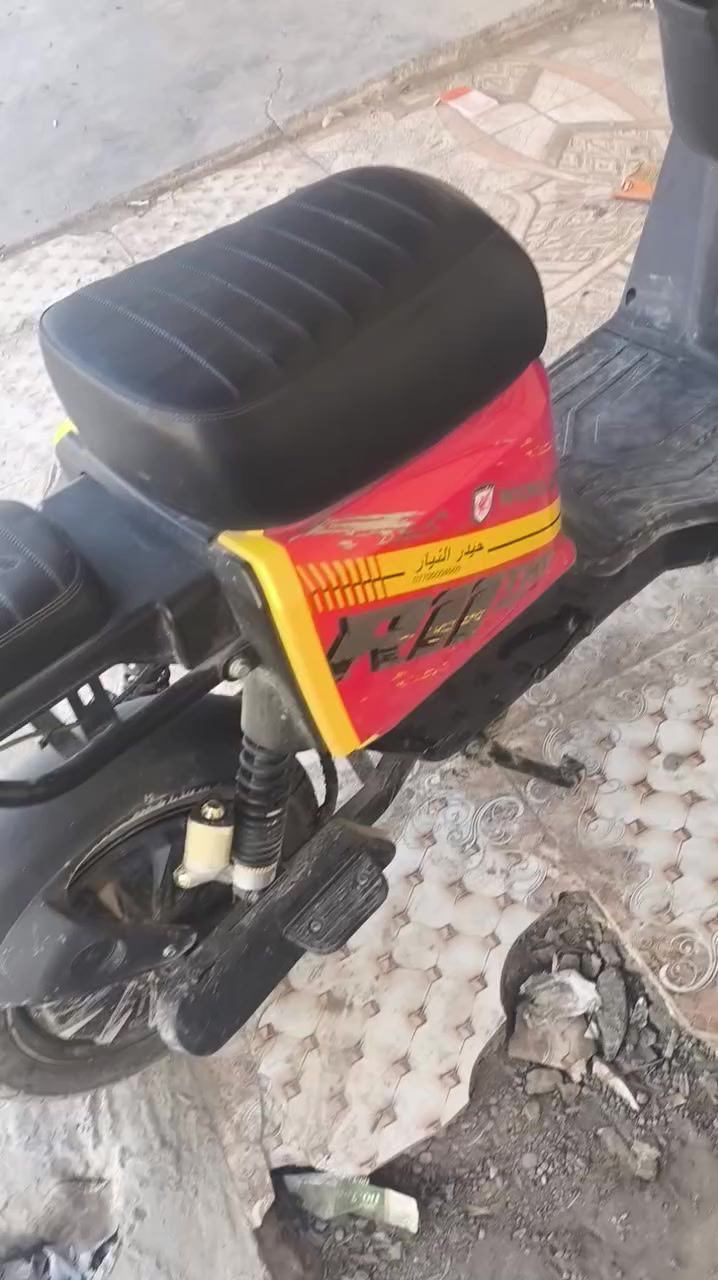 R11 اللبيع شرط اي عيب مابي
الون احمر 
شغل عن بعد 
السعر 550 وبي مجال 
*********** وتساب فقط
