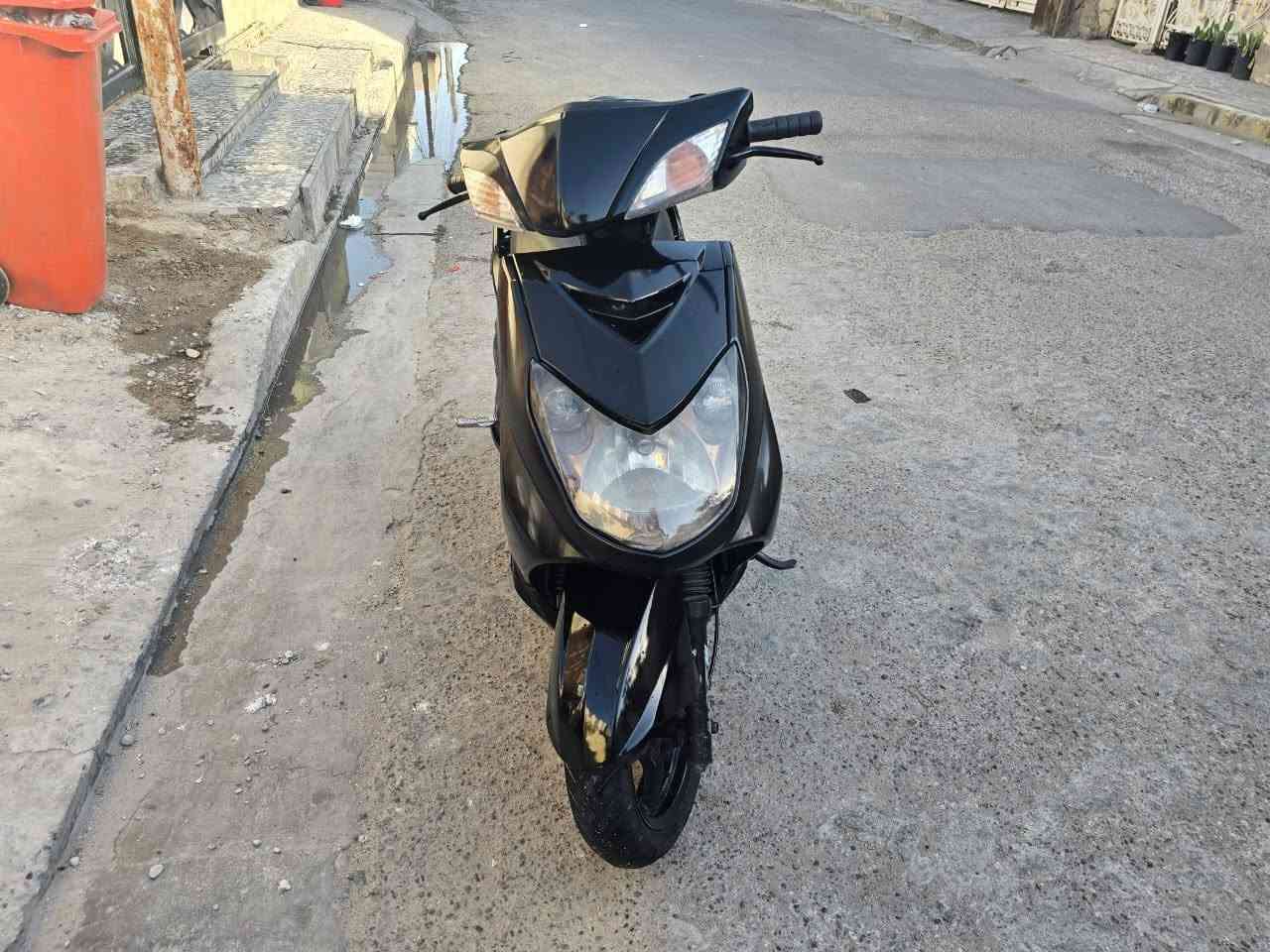 سلام عليكم دراجه سنكنس فحل نوزل 750 وبيها مجال قليل حك الجية *********** العنوان بغداد حي الاعلام تقاطع درويش
