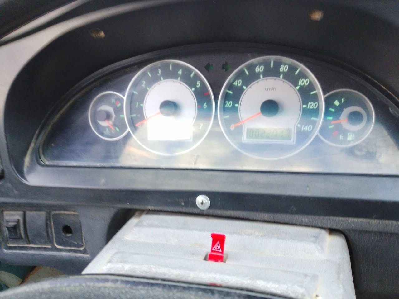 السلام عليكم فاو للبيع موديل 2007 منفيس محرك معمر جديد كير شرط اكسن شرط كهربائيات كلها شغاله كيج بانزين كيج حماوه كيج سرعه كلها شغاله شرط ربع ما تصرف عليه المكان الشرقاط قريه شكراً رقم الهاتف خاص ما جاوب ***********
