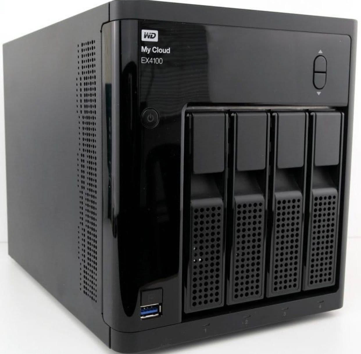 🚨 للبيع NAS احترافي WD EX4100 – 24TB 🚨 (فرصة نادرة)

🔷 جهاز تخزين شبكي احترافي
WD My Cloud EX4100 – 4 Bay Enterprise NAS

⚡ الحالة:

✔ شبه جديد جداً (استخدام 100 ساعة فقط)
✔ بحالة وكالة بالكامل
✔ ما مستخدم فعلياً للتشغيل المستمر
✔ بدون أي مشاكل أو أعطال
✔ هاردات أصلية WD Red 24TB

💼 مناسب لـ:
* الشركات والمكاتب
* المصورين والمونتاج
* النسخ الاحتياطي (Backup)
* تخزين سحابي خاص وآمن
🚀 المميزات:
* RAID حماية بيانات احترافية
* سرعة نقل عالية عبر الشبكة
* تشغيل 24/7 بدون مشاكل
* نظام WD معروف بالاعتمادية

💰 السعر:

🔥 1550$ (قابل للتفاوض البسيط)


**إذا كنت صاحب هذا الإعلان وتريد حذفه لأي سبب، رجاءا أرسل رسالة إلى الدعم الفني**