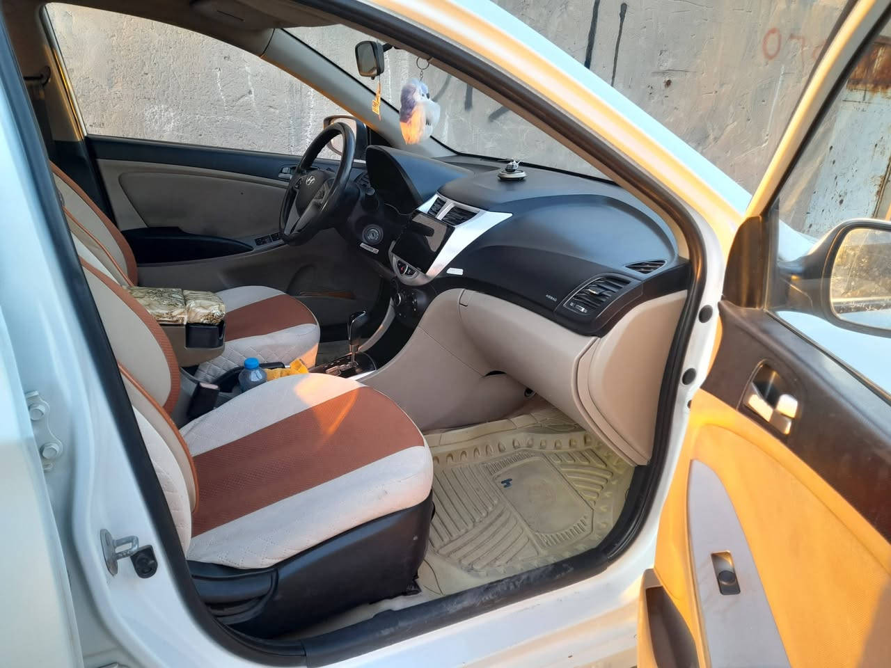 اكسنت 2017 خليجي السياره حلوه وكاعده بيه صبغ صفحه شخط دراجه بدون بارد صبغ فقط ( خليجي كويتي ) حتى الدوسه والتكم والاحوض سليمه بدون كلشي تجي تفحص و تشوف مكاني كوت مركز المدينه السعر 108 وبيها مجال
الرقم *********** 
الخاص مقفول
