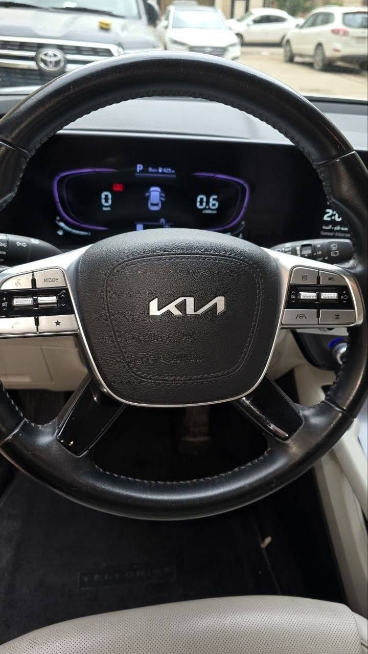 KIA Tolride.   (كيا تولرايد)
2023 
عداد:  59.000 (KM) 
وارد امريكي 
محرك: 6 سلندر              3800

مواصفات:  
كامره خلفيه
 حساسات اماميه وخلفيه 
وضعيات قياده ( SPORT. ECO. SNOW. SMART. Normal) 
تحديد مسار 
توقف ذاتي 
AUTO HOLD 
شاشه متصله  
تشغيل عن بعد 
مقاعد خلفيه منفصله (VIP) 
AWD (دفع رباعي مستمر) 
ضرر:
كما موضح في السونار 

السعر:    ( 269)      وبي مجال بسيط 
مكان السياره: بغداد الرصافه 
للتصال: ***********  

للبيع او مراوس سورنتو 2021-2022-2023
