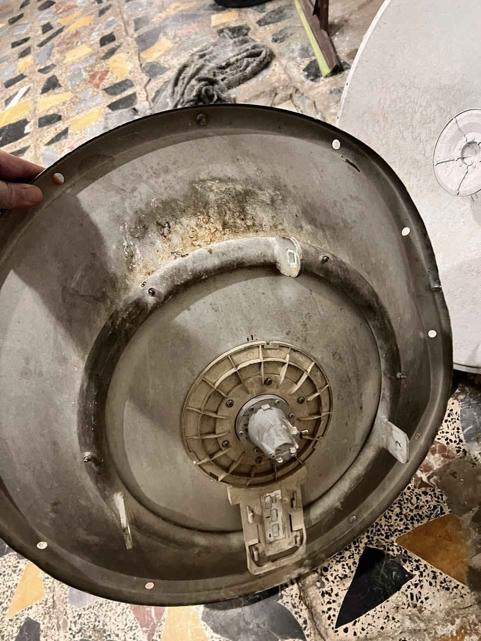 سلام عليكم دش 30 مع 912 وياه اسميات نقص قاعده مال دش فقط بي ضربه خفيفه هم رايده ب 60 هوه وال 912 موجود توصيل ***********
