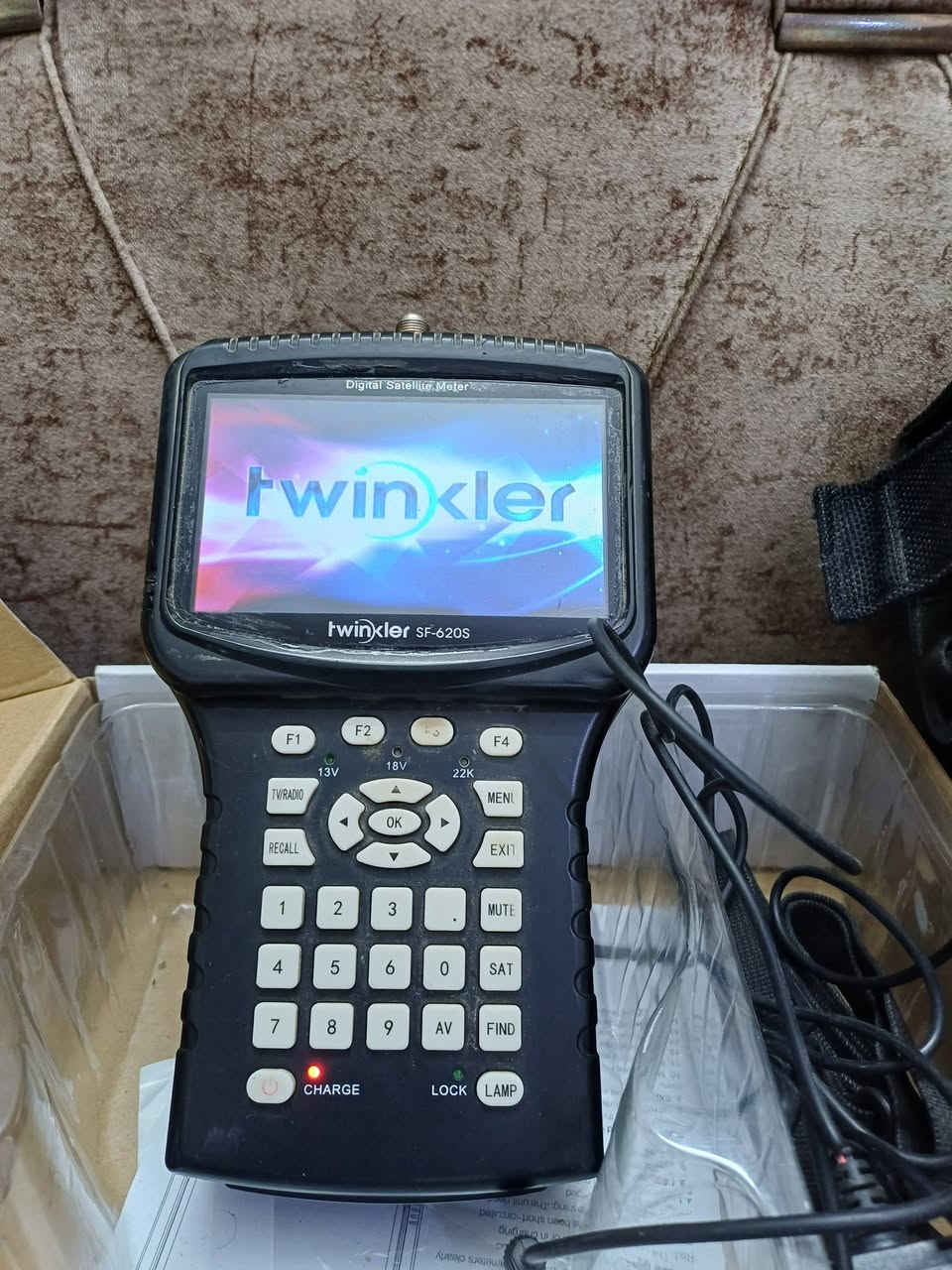 جهاز فايندر موديل( توين كلير ) مستعمل  ونظيفشغال مية بالمية سعره النهائي( 70) للامانة تم تبديل البطارية فقط / المرفقات  (شاحنة الجهاز ) ( شاحنة الجهاز بالسيارة ) ( حمالة )  // فقط الغطاء تعبان // للمعلومات عالماسنجر


**إذا كنت صاحب هذا الإعلان وتريد حذفه لأي سبب، رجاءا أرسل رسالة إلى الدعم الفني**