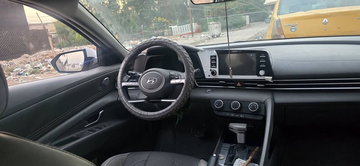 Hyundai Elantra 2022 هونداي النترا خليجي
خليجيه مكفوله كفاله عامه من الصبغ و التبديل
محرك و كير مكفول شرط الفحص
رقم بغداد الجديد سنويه و هزه جدد
ماشيه59 الف حقيقي
المواصفات فول :
- محرك حجم 2,000 دوش
- فتحة سقف سلايد روف
- تشغيل عن بعد
- بصمة تشغيل و ابواب 
- شاشة وسائط Carplay/AndroidAuto
- كاميرا خلفية دوارة
- حساسات اصطفاف
- ثلاث وضعيات قيادة Sprot/normal/smart
- تبريد قطعتين
- صندوق ذكي
- ويل كب 17 / عدد 5 
- تحكمات ستيرن جهتين
- لايتات و بك لايتات Led
- اشارة بالمري + مري شفط
- بصمة عدد 2
جاهزه من جميع النواحي ترايها زيرو
السياره بوضع الشركة 
عنواني بغداد / 
للاستفسار :/***********/
***********
