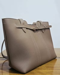 حقائب ماركات • إرجاع بعد الفحص • توصيل للبيت