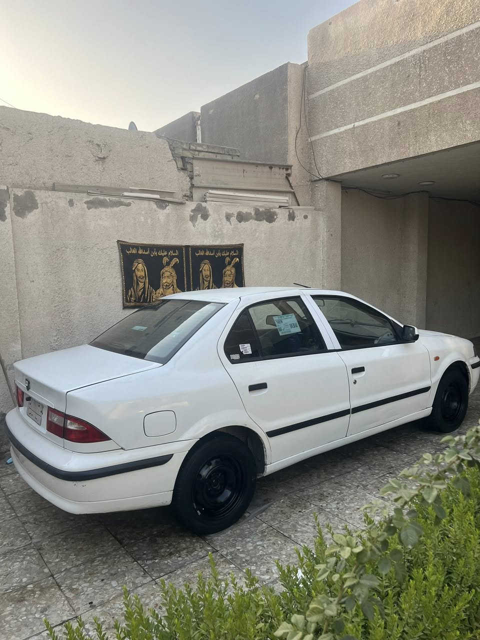 السلام عليكم سمند ناطق 2012 للبيع رقم واسط بسمي بيها بارد اباب “ السايق وبيها شبر الباب الوره السايق والباقي مكفول مكاني بغداد الكمالية رايدها 42 وببها مجال حك الجية ***********
