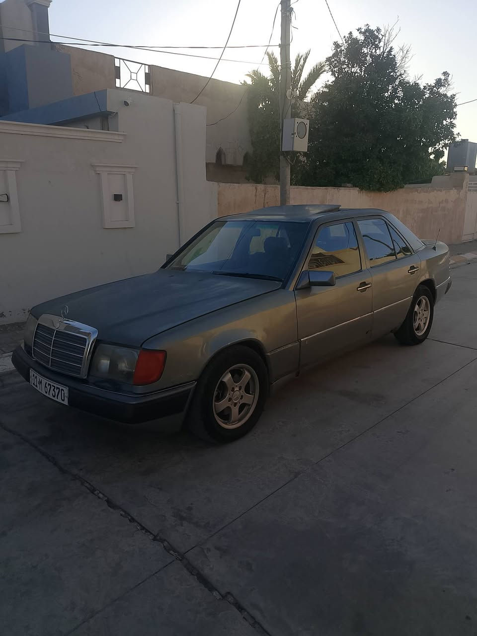 السلام عليكم  
للبيع فقط السعر 37 
مارسدس دب مديل 90 اصل رقم بغداد سنوية جديدة مشروع وطني كير ومحرك بطة مكفولات تبريد شغال ثلج قواعد دبلات بلادي مكفولة من ضربة وخياس جامات كهرباء داخلها جلد كهربائيات شغالة كلها سيارة جاهزة للاخير مابيها اي نقص مكاني ديالى السعدية الشراي يتصل ***********
