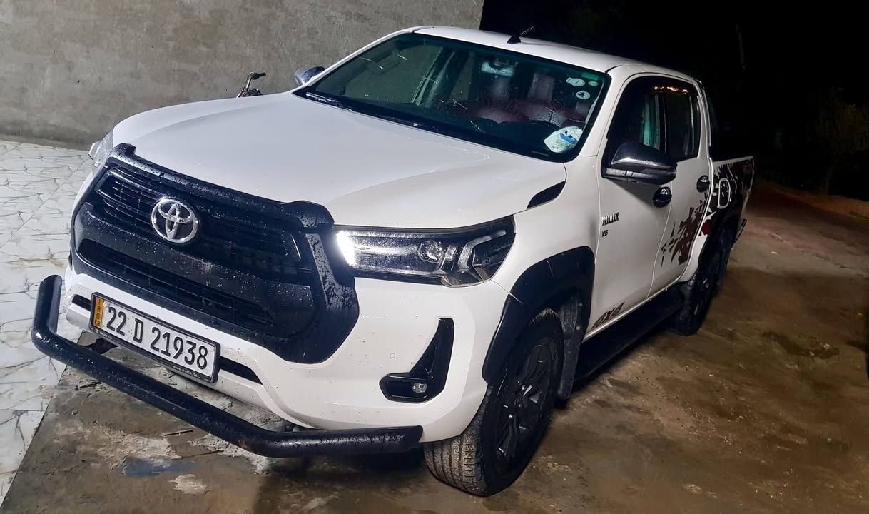 للبيع تيوتا هايلوكس 
موديل:2022
(V6سنلدر)
رقم اربيل 
________
المواصفات 
تبريد امامي خلفي 
بنيد جكات 
حساس امامي خلفي 
فورويل 
دفلك 
مانع نزلاق 
مثبت سرعة 
________ 
السيارة مكفولة كفالة عامه 
ما عدا طلقه شوية بل قمارة ومصلحه وما مبينه 
ماشيه 115km
______________
السعر 340 وبيها مجال حك الجيه 
العنوان ميسان قضاء كميت 
رقم الهاتف:***********/‏‪***********‬‏
