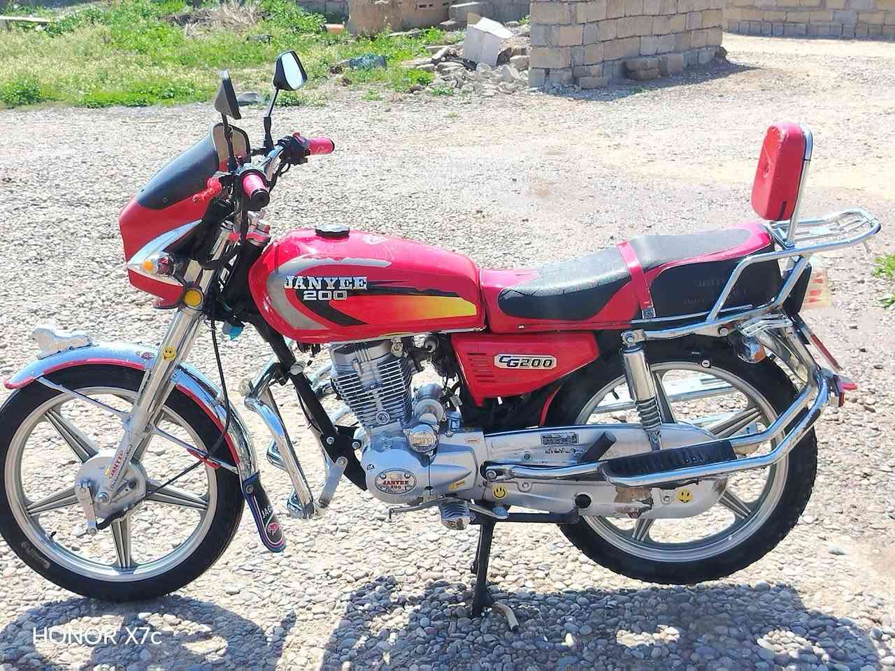 السلام عليكم موطور للبيع او مراوس
جني كله موديل2023✅ منفيس موجود 
محرك كهربايات كلها بل شرط ما بي نقص برغي تواير جدد موطور نضيف احلا من الصور كلو علا وضع الشركه 
مكان الزاب الشراي يتصل عل رقم ***********
