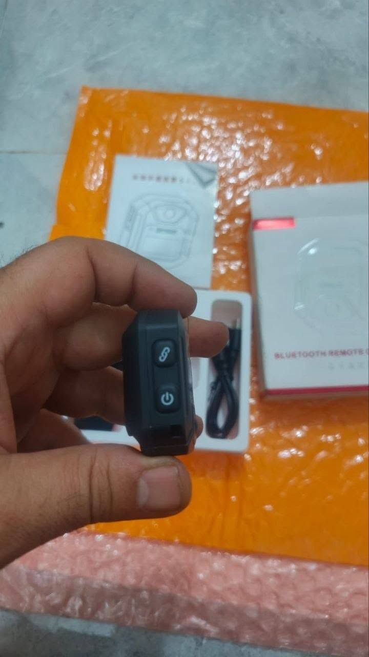 40،000
جهاز التحكم الذكي STARTRC GPS Bluetooth Remote Controller للكاميرات الرياضية.
الأجهزة المتوافقة مع القطعة:
كاميرات Insta360 (بما في ذلك إصدارات X4، X3، One X2، Ace، و Ace Pro).
كاميرات DJI Osmo Action (الإصدارات التي تدعم التحكم الخارجي بالبلوتوث).
الهواتف الذكية (التي تدعم الاقتران عبر تطبيقات التحكم المخصصة).
تقنية الاتصال: بلوتوث لاسلكي بمدى تحكم يصل حتى 25 متراً.نظام مدمج: وحدة GPS مستقلة لتسجيل بيانات السرعة، الارتفاع، والمسار بدقة.الملحقات: سوار معصم متين وقابل للتعديل، مع كابل شحن مخصص.شاشة العرض: شاشة رقمية واضحة لمتابعة حالة الاتصال، الشحن، وإشارات الـ GPS.مقاومة العوامل: تصميم خارجي متين ومقاوم للرطوبة والأتربة يناسب الأنشطة الخارجية.
🚛توصيل موجود لجميع المحافظات 🇮🇶


**إذا كنت صاحب هذا الإعلان وتريد حذفه لأي سبب، رجاءا أرسل رسالة إلى الدعم الفني**