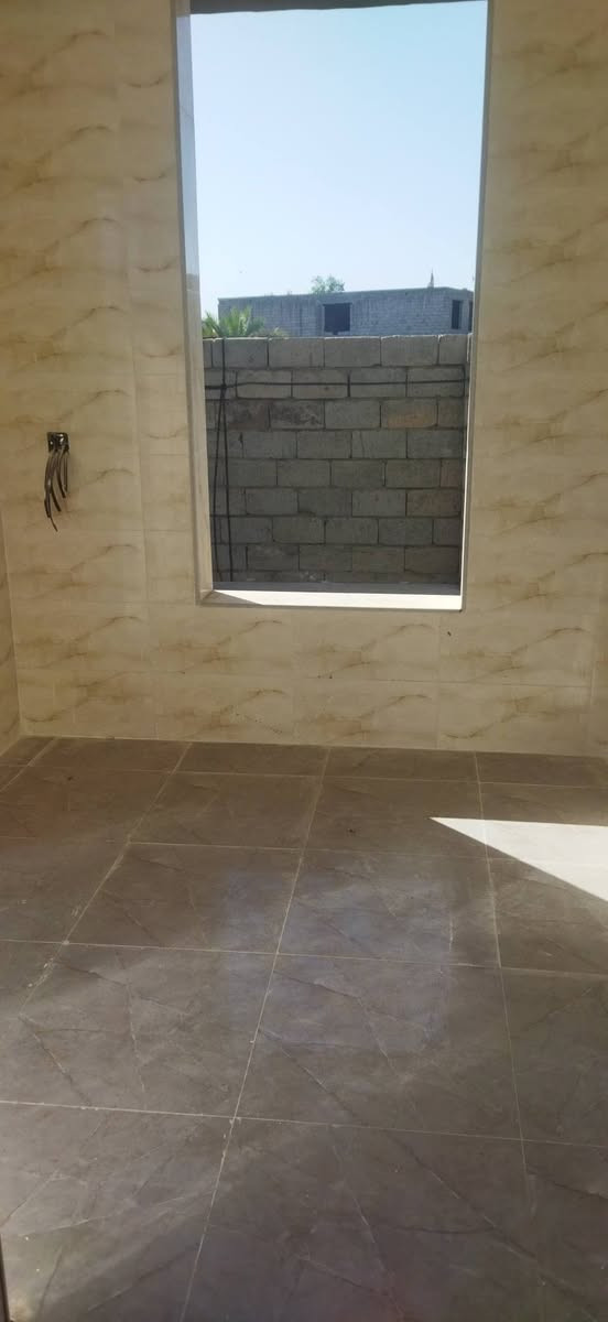 خلفة سيراميك متفرغ شغل درجة اولى واسعار مناسبه للتواصل ***********
