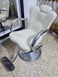 مراية • كرسي حلاقه • زعفرانية