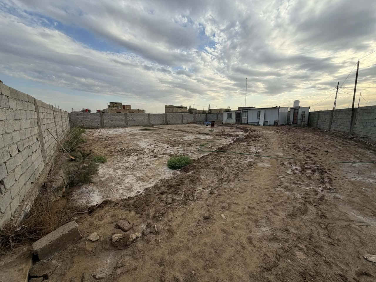 أرض زراعية للبيع 900 م في مجمع اللؤلؤة كافة الخدمات متوفرة الأرض مسيجة وتحتوي على كرفانات *********** مكتب المحنه...
  راسل الصفحة ويوصلك السعر
