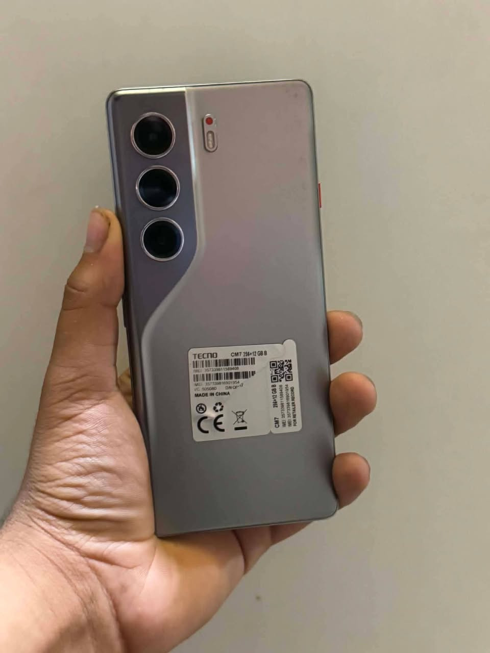 كمون 40برو 5G  ذاكره 256 عشوايه 24 12+12 ملحقاته كامله ببجي90فريم مكفول من كلشي جهاز ستعمال قليل وكلش نضيف ملاحظه ضربات بل لزكه السعر315وبيه مجال للشراي رقمي***********

