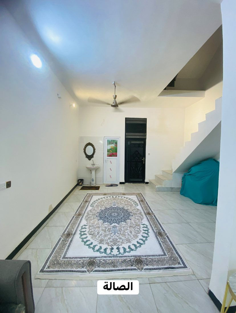 اللهم صل على محمد وآل محمد السلام عليكم دار للبيع 
طابقين بناء 2024 المساحة 62 م طابو سند 25 
في كربلاء (حي الأمامين ) 
يحتوي على (طرمة ، مدخلين ،، على الاستقبال والمطبخ ،، صالة ،، حمامات ،، منور ،، طابق ثاني يحتوي على غرفة وصالة كبيرة وحمامات ) الطابق الثالث سطح 
للاستفسار اكثر التواصل مع هذا الرقم ***********
