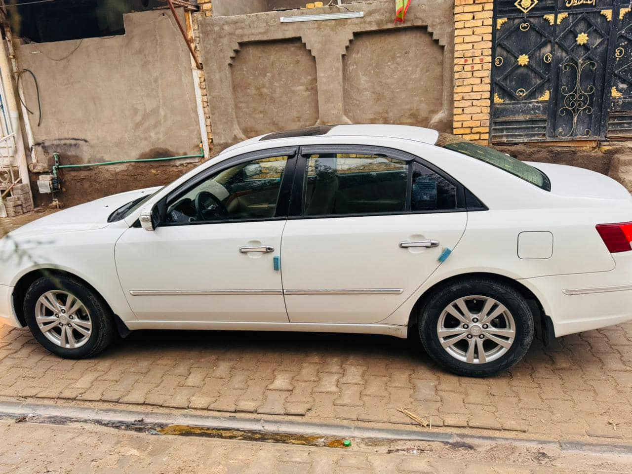 للبيع سوناتا 2009  محرك 2000  واسط الكوت 
السعر 110 وقابل للتفاوض 
وعندي بيها سونار مكلف بالنشر ما ارد خاص 
رقم صاحب السياره 
***********
