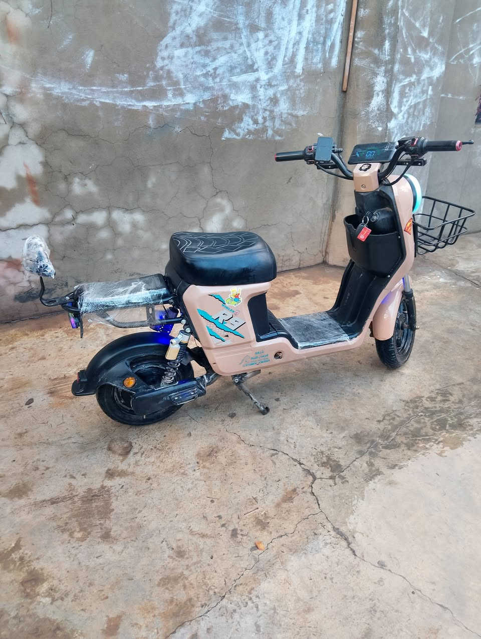 بايسكل شحن لبيع
سعر 400بي مجال 

نوعي R9

موديل 2025

5بطاريات دبل 

عند نضام بك 

 أربع نمر سرعته 109

لأيت كدام شغال ناصي كالي 

نشرات شغال 

اشاير شغال 

بلوتوث شغال 

اي عيب مابي 

رقم ***********

مكان كركوك
