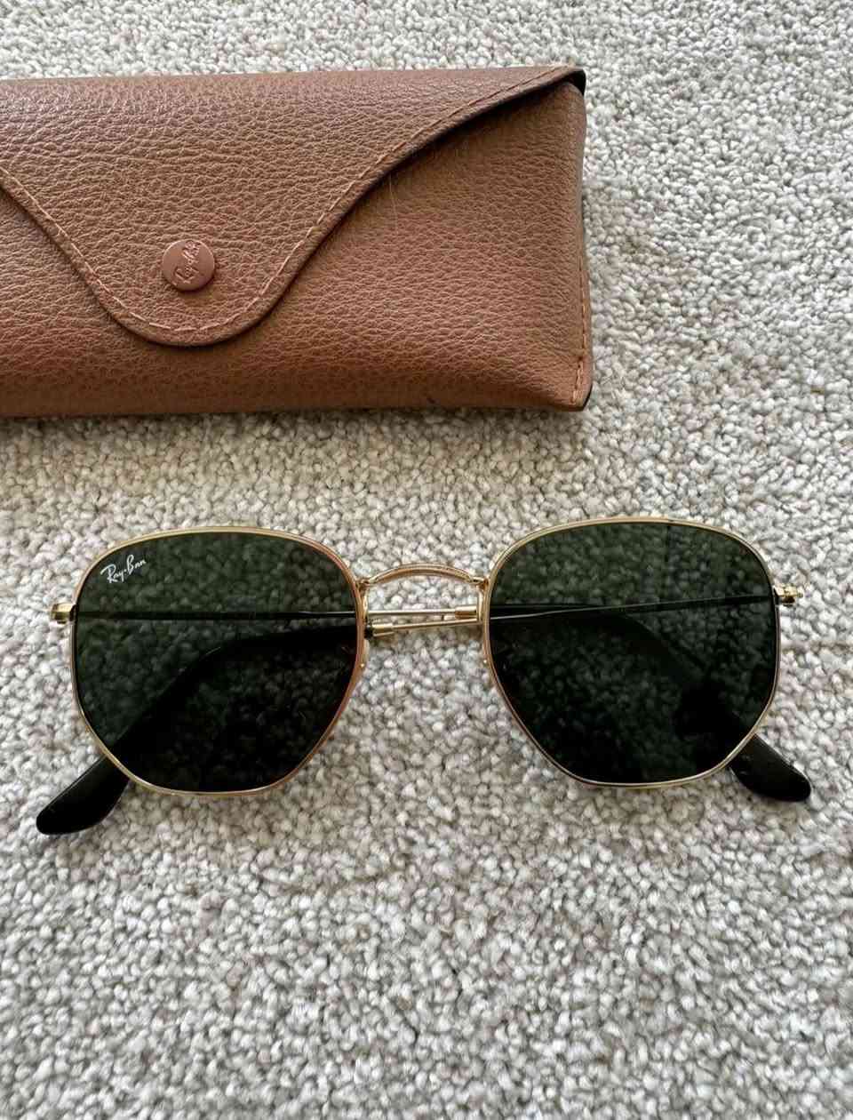 FOR SALE ORIGINAL SUNGLASSES HEXAGONAL RB 3548N RAYPAN FOR DIMANTION 51-21 M MADE IN ITALY LENSES COLOR Black UNESXS
بيع نظارة شمس ريبان اوريجينال ايطالي عدسات سداسي استعمال بحاله ممتازه بالجراب الاصلي وارد من امريكا تصلح للجنسين للتواصل عبر الماسينجر او الاتصال على الموبيل ٠١٠٦٧٤٩٦٢٨٢


**إذا كنت صاحب هذا الإعلان وتريد حذفه لأي سبب، رجاءا أرسل رسالة إلى الدعم الفني**