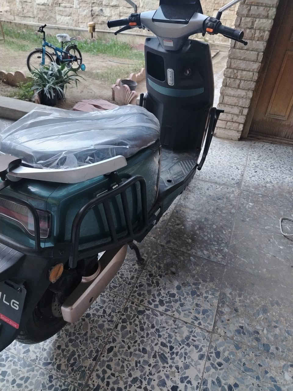 السلام عليكم للبيع دراجه شحن نوع تايلج موديل 2025 دراجه جديدة
6بطاريات دبل 38 أمبير
سرعه 80
ملف 2500 
نضام بك
نضام بارك
شاحن تلفون
درع بل كامل 
بصمات ثنين وسويجات ثنين
مكاني بغداد الجديدة
السعر 800 وبيه مجال
***********
