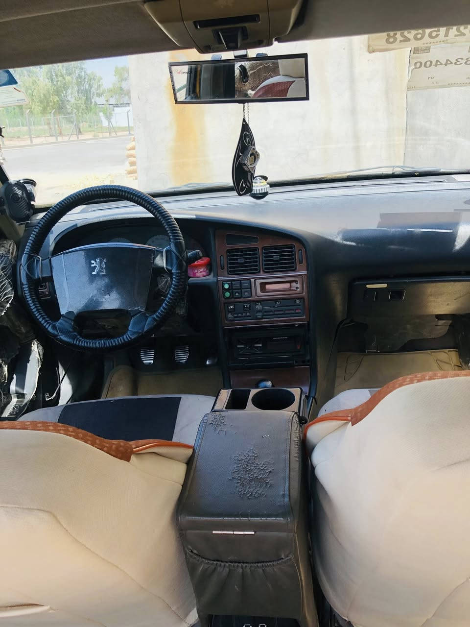 السلام عليكم بيجو بارص 2011رقم بغداد بسمي سيارة بيهة بنيد طاير والجاملغ الخلفي بي ضربة بارد صدر جديد تبريد ثلج  مكينة فرنسي لا تنقيص ولا تبخير  سعرهة 35 وبيهة مجال بصيط (غير متواجد على نت  تصال فقط )***********
