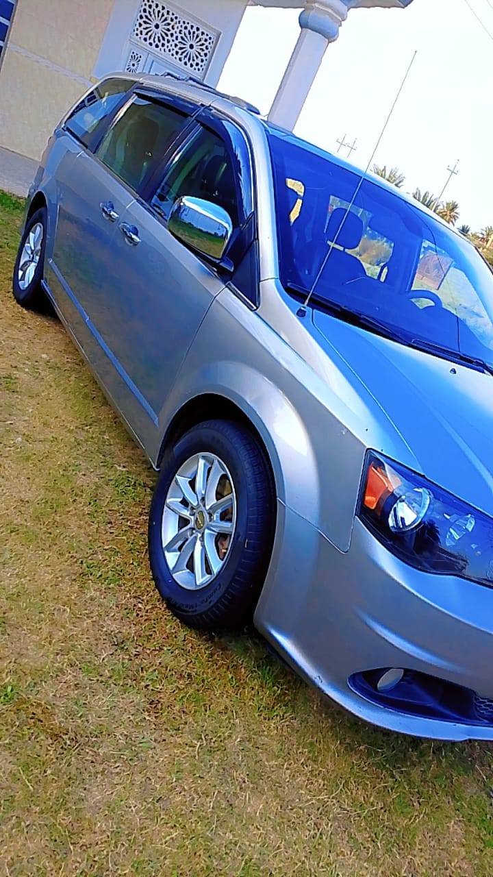 سلام عليكم
دوج كرفان موديل 2019 رقم كربلاء بيهه قطعتين ونص صبغ السيارة كشنات جلد وكهرباء جام كهرباء ابواب كهرباء محرك وكير وحدادية وتبريد وتخم تاير كله جديد مابيه كل نقص مكان السيارة كربلاء السعر 155 وبيهه مجال للتواصل ***********/***********
