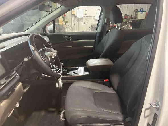 كيا كرنفال 2025 

حره بدون رقم 
مكان بصره 
جاهزه حاليا 

مواصفات عاديه 
بصمه شاشه دجتال 
فول رادار
حساس امامي خلفي 

تبديل بنيد ودعاميه فقط نفس اللون
بدون صبغ 
السعر 

285

***********
واتساب
