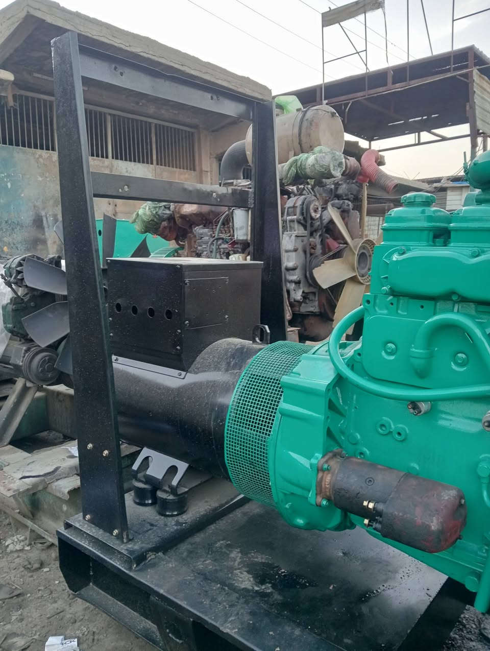 للبيع مولده نوع فالفو دي 10 حجم 103 بم كهرباء توليد 200 كيفي شرط لا بخار لا صرف  ولضمان حمل سعر 50بيهه مجال للشراي مكان بغداد ***********
