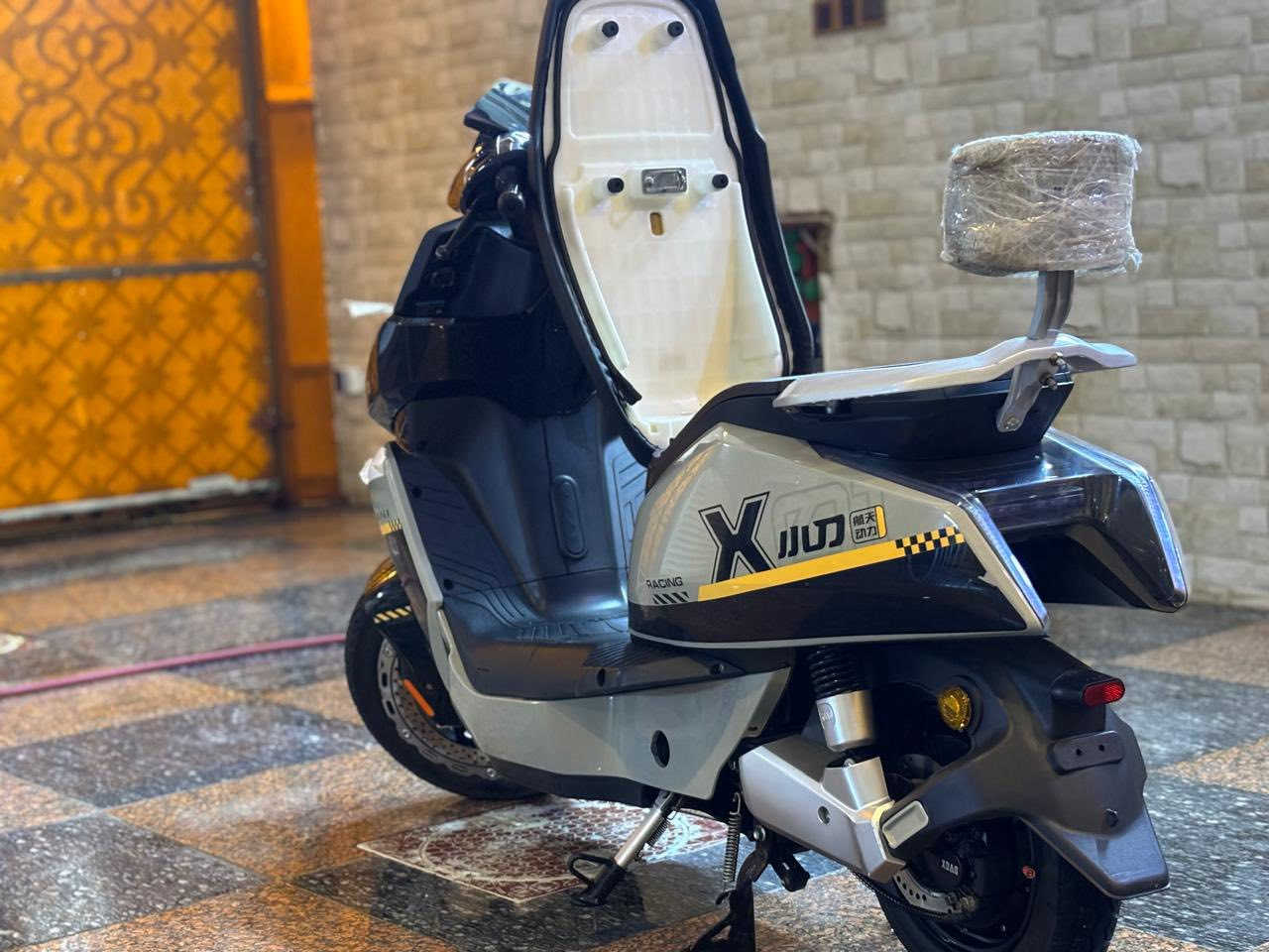 السلام عليكم
دراجه شحن للبيع
النوعيهXDAO 
الدراجه موديل 2024 
ماشيه 3000 
6 بطاريات كبار 
سرعتها 60 /65 
الدراجه انضف من الصور وبيها مواصفات فول الفول قاطع دوره APS اشاير يمنى يسرى لايت امامي لايت خلفي هورن كامله مكمله       ملاحضه الدراجه عوزها كم شغله (بطاريات+ الكلوب الامامي وكف غسلتها وكام ميشتغل 
للبيع السعر (700) وبيها مجال بصيط حك الجيه عنوانها البصره الجبيله قرب تايم سكوير ***********
