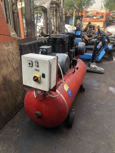 عنوان بغداد باب الشيخ تقاطع الكرينات 

***********
