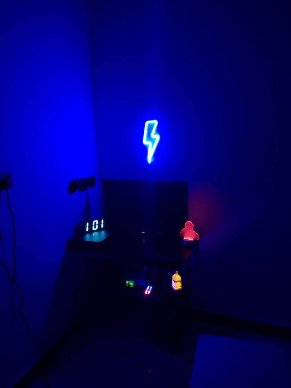 سلام عليكم بلي فور سلم مهكر كلشي مابي لامفتوح جهاز ونضيف نضافتة 90٪ تهكيره يم حيدر شنشول نضام12 ويا هارد 500كيكا وجوستكات ثنين وستاند جوستك وبي 20لعبة وبلازمة وميز وساعة رقميه ومثل ماواضح بصورة كلهن للبيع السعر 450 وبيهن مجال قليل مكاني نجف الكوفة حي ميسان


**إذا كنت صاحب هذا الإعلان وتريد حذفه لأي سبب، رجاءا أرسل رسالة إلى الدعم الفني**