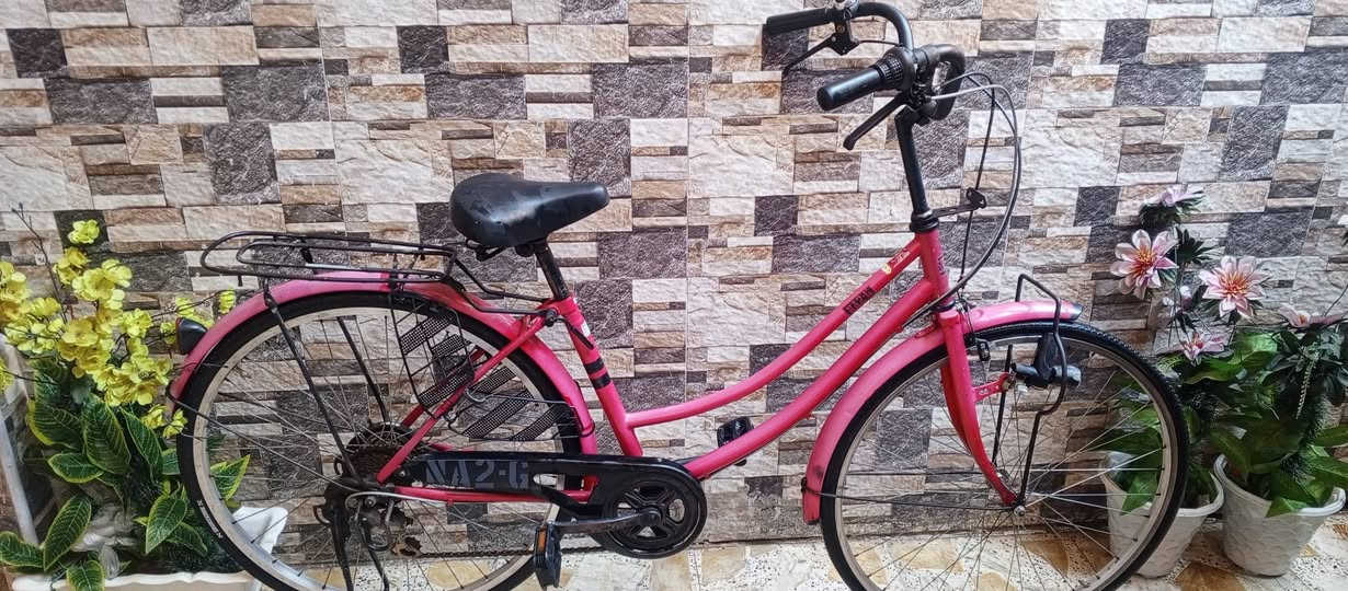 بايسكل بناتي اصلي السعر 130وبي مجال ***********
