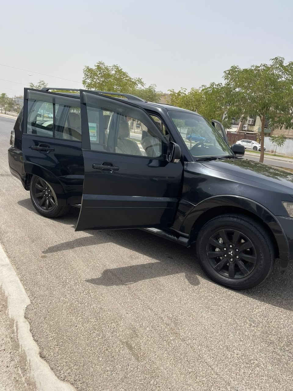 سلام عليكم باجيرو حبتور 2010 محرك 3800 6سندر اعلى فئه في الباجيرو
فول موصفات
كأمره خلفيه
مثبت سرعه
فتحه سقف
تحكم استيرن جهتين
دمام صوت
ثلاث قطع تبريد
شاشه كبيره
شاشه ترحيبيه
مري شفط كهرباء 
نظام خرائط
نظام تحكم في السماعات 
مانع انزلاق
تخم تاير جديد 
سعر 135$
رقم ***********
سياره بسمي تحويل ثاني يوم رقم سياره سليمانيه
مكاني بغداد شهداء البياع
