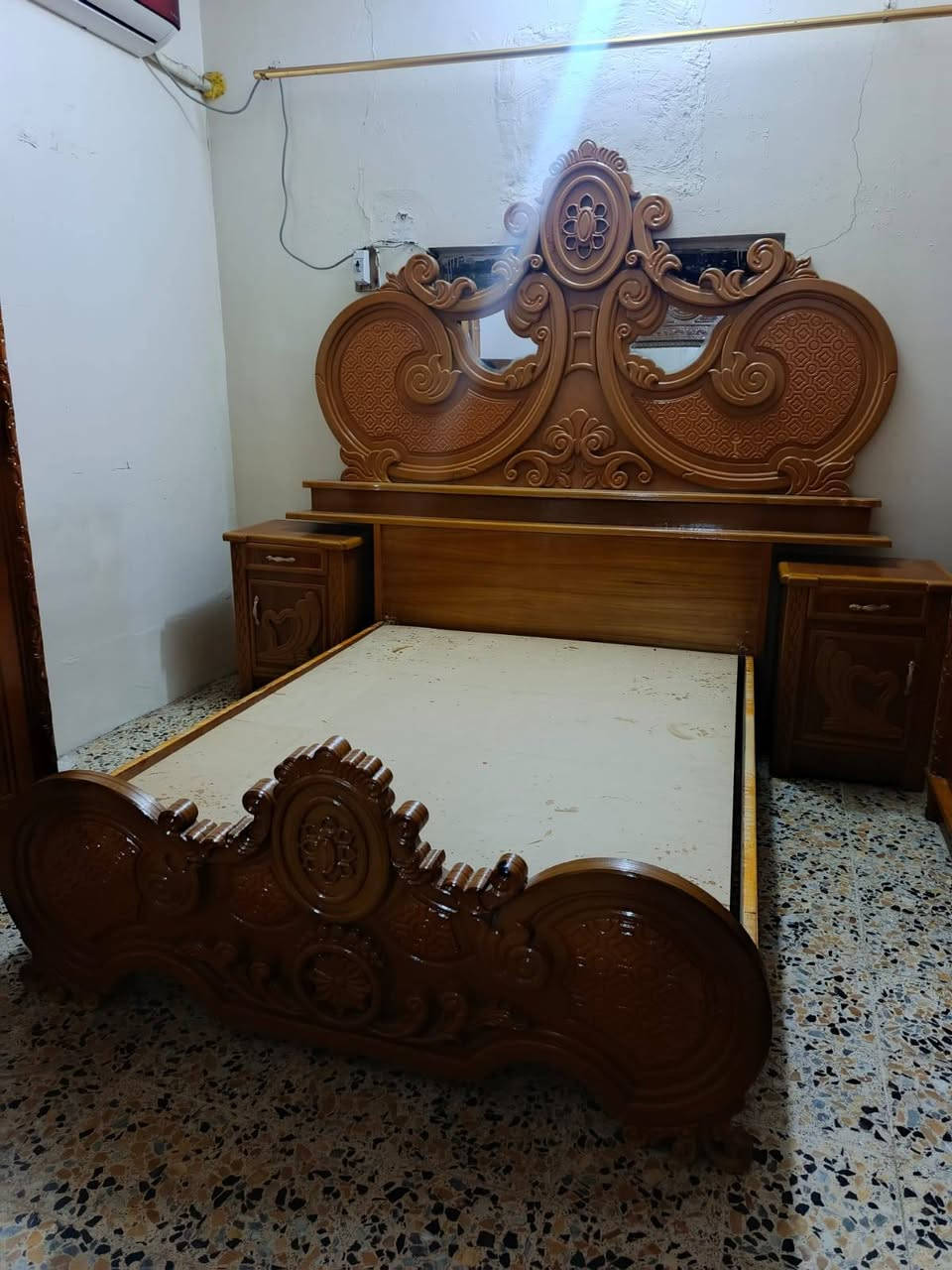 غرفه ام سته صاج نرماده شغل تزكام وثقيل شرط العنوان ذي قار قضاء الغراف قرب علوة الأسماك محل نجارة أثير *********** السعر ٩٥٠ الف وبيه مجال لشراي
