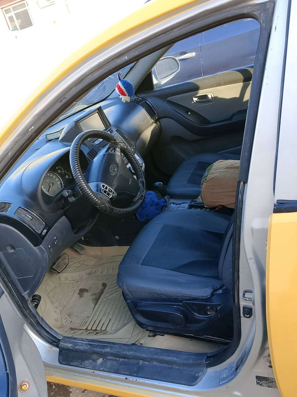 السلام عليكم البيع النترة 9 سيارة مصبوغه جديدة توة طالعه من الفرن غرامات وهيه ماعيله مصفرة وراعيه موجود وشرط التحويل عنوان السيارة حله جبله السعر المطلوب 97  وبيه مجال حك الجيه واي استفسار عله هاذة رقم ‏‪0771 010 7282‬‏
