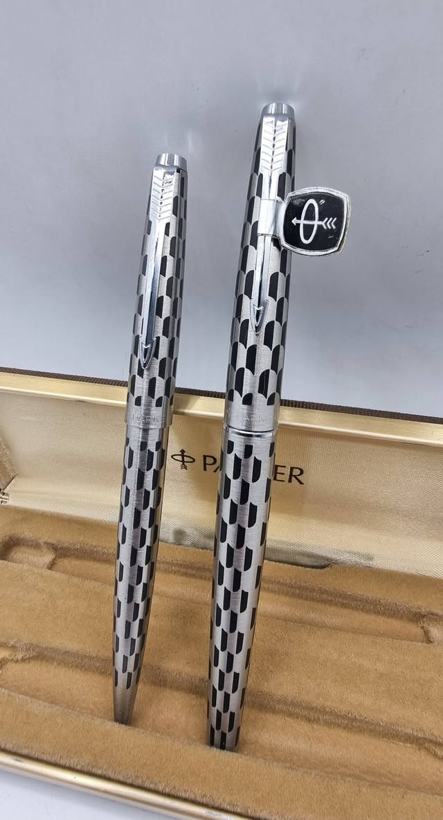 تحية طيبة  ،،،
#سيت_اقلام_باركر_45_هيركوين  PARKER 
          الصنع : انكليزي #اصلي  ، MADE IN ENGLAND  ، 
         إنتاج #قديم  ، بالعلبة #الأصلية  ، حبر + جاف ، 
          اصدار نادر  بنقشة نمط هندسي مميزة جدا  ، 
*السعر : 145 الف ، 
* يوجد توصيل  .


**إذا كنت صاحب هذا الإعلان وتريد حذفه لأي سبب، رجاءا أرسل رسالة إلى الدعم الفني**