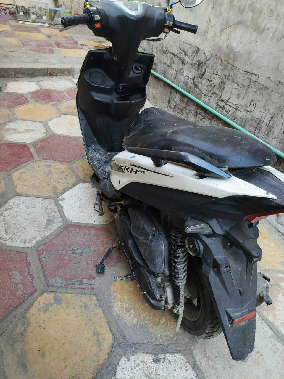 السلام عليكم دراجة ماكس عدله بصمه للبيع،السعر قيم بما يرضي الله،او مراوس بدراجه ثانية، الدراجة جانت تشتغل وهسه طافيه ماعرف شنو عطلها ابيعها على طفيتها جبتها تمشي مابيها شي طفيت ثاني يوم ماتشتغل، مكاني كربلاء حي الغدير شارع البلامه، ***********
