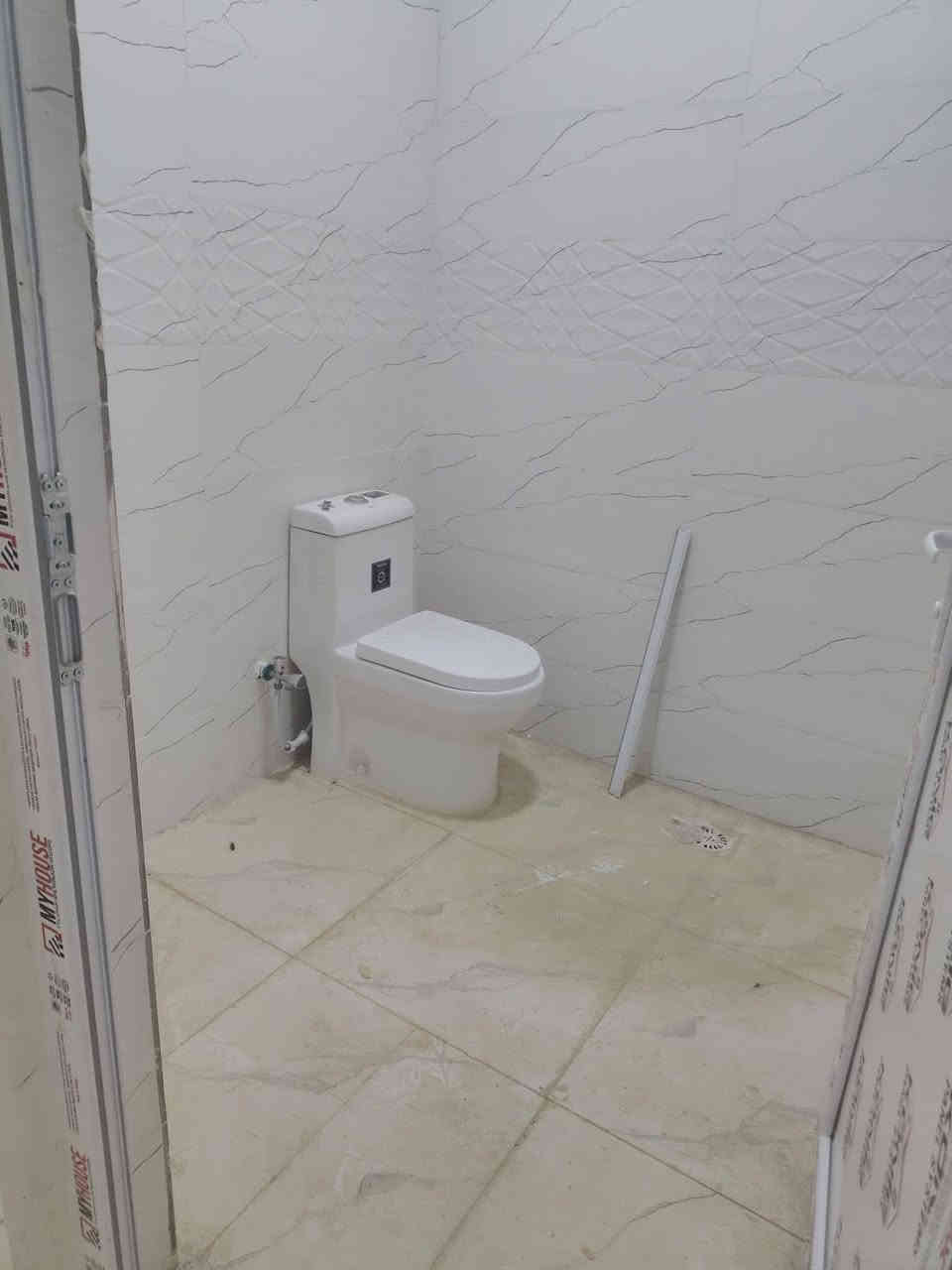 دارين للبيع عن طريق مصرف العقاري 
بناء قيد انشاء استلام مفتاح 
مساحة كل دار /100م 
طابق ونصف 
يحتوي على غرفتين نوم واستقبال ومطبخ وصحيات ودرج خارجي 
السعر /95مليون 
موقع /كركوك -مقاطعة 55
للاستفسار/***********
