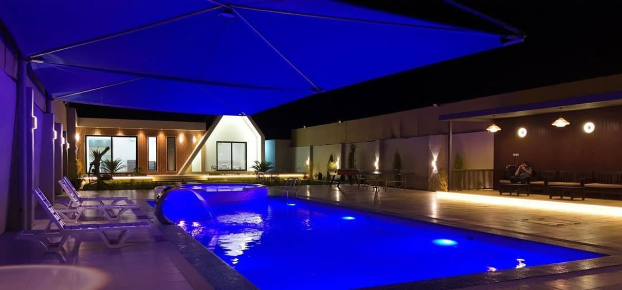 منتجع جمان 🏖️🏖️vipللسياحه والأجار اليومي…ونستك مريوده ….
١. مسبح 🏊  كبير ومسبح صغير 🧒 للأطفال
٢.شوايه كباب 🥙 +شوايه سمك 🐟 +تنور
٣. جلسه عصريه 😎😎
٤.حدائق على طول المزرعه🌲🌳🪴
٥.العاب أطفال.زحلنكه +مراجيح ⛹🏻‍♀️
٦.منضده +فيشه+بليارد
٧.كراج للسيارات🚌🚙🚕
٨.مولد خارجيّ كهرباء ٢٤ ساعه+إنترنيت فول 
٩.صاله كبيره 🪑🪑
١٠.غرفه نوم 🛌 🛌
١١.صحيات 🚽🛀
١٢.مطبخ توجد به جميع مستلزمات الطبخ🍴🥄🧂🥣 
المزرعه موثقه في تطبيق اجرلي 
@ المزرعه مكيفه بالكامل ❄️❄️
موقع المزرعه بلد 
للاستفسار الاتصال على الأرقام التالية واتساب 
☎️***********

