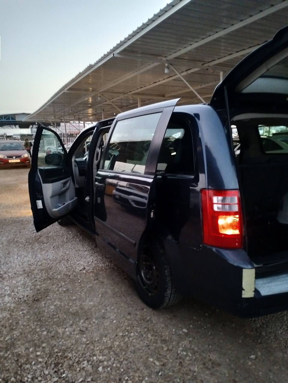 دوج كرفان موديل 2008 رقم انكليزي حجم المحرك 6سلندر 3،300 كشنات منفصل سياحي السياره جديدة وجاهزه من كلشي السعر 105وبيها مجال للشراي مكاني ديوانيه حي الضباط ***********
