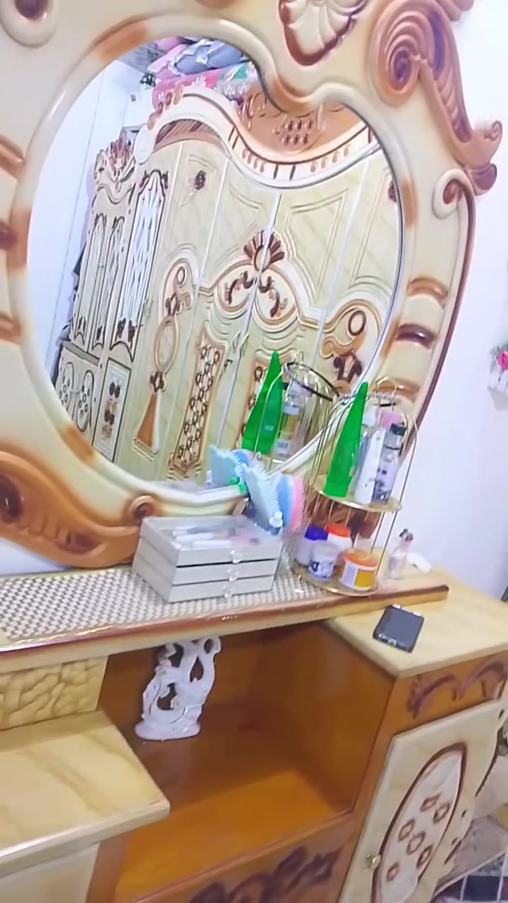 السلام عليكم غرفه نضيفه استعمال سنه ب750 وبيها مجال للشراي ***********
