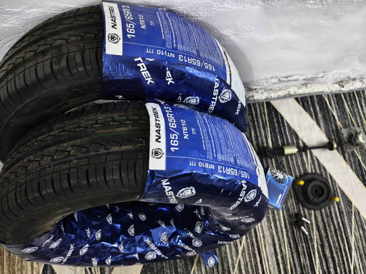 السلام عليكم
زوج تايرات سايبا جدد مامستخدم كما موضح بالصور للبيع  ايضا سيم كلج سايبا كامل مع ملحقاته  ديسك سايبا اصلي للبيع مكاني بابل الحله مركز المدينة للاتصال ***********
